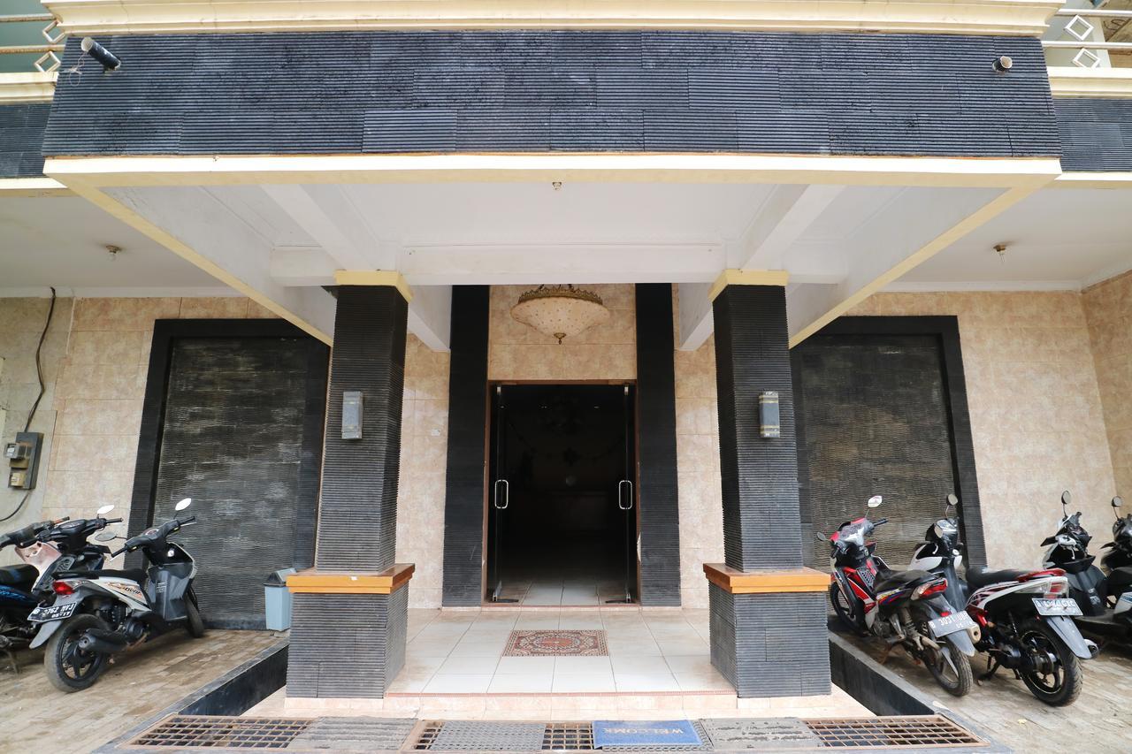 Hotel Ellysta Tangerang Eksteriør billede